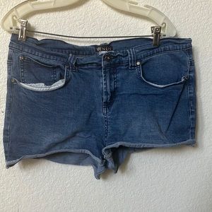 FINAL MARKDOWN Venus denim shorts 14